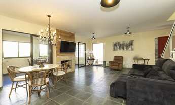 Imagem 5: Casa ampla 167m² com muito potencial, sacada e varanda, 4 vagas de garagem e um enorme qui