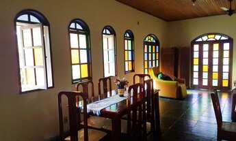 Imagem 5: Casa de praia com quatro quartos, localizada num terreno com cinco lotes, em Manguinhos, S