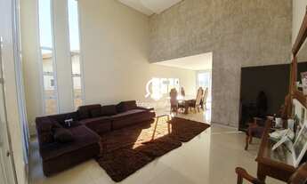 Imagem: Casa totalmente terrea com 3 suítes sendo