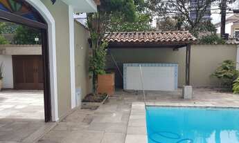 Imagem 4: Sobrado para venda possui 450 metros quadrados com 4 quartos em Ponta da Praia - Santos