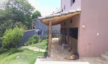 Imagem 5: Casa em condomínio fechado, com belo jardim na cidade de São Lourenço-MG