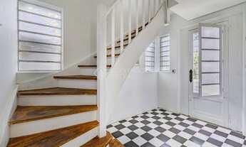 Imagem 2: Casa para venda possui 225 m² com 3 quartos em Ipanema - Porto Alegre - RS