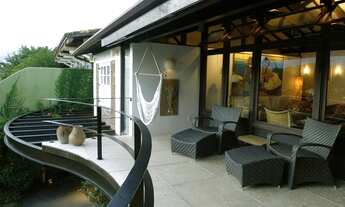 Imagem 3: Casa pé na areia com área 1500 m2 . Possui 09 aposentos na Praia da Ferradura - Búzios