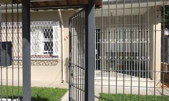 Imagem 2: Casa para venda possui 113 metros quadrados com 3 quartos em Passo da Areia - Porto Alegre