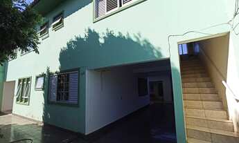 Imagem 2: Sobrado para venda possui 247 metros quadrados com 3 quartos em Vila Esperança - Maringá