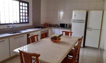 Imagem 2: Casa de 3 quartos, 2 vagas na garagem