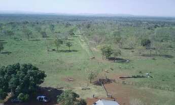 Imagem 3: Fazenda c/ 880he, aprox. 500he abertos/juquirados, 14km de Cuiabá-MT