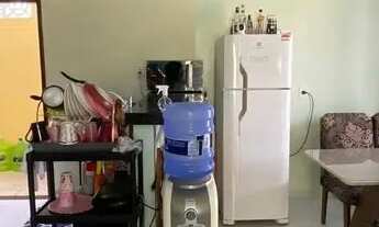 Imagem 2: Vende-se casa em condomínio com 2/4 e 1 suíte master com closet mobiliado