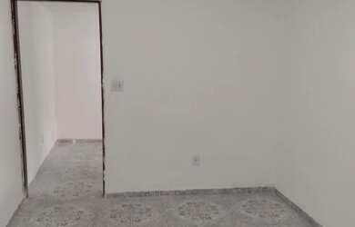 Imagem 4: Casa térrea 3 cômodos. 6 vagas de garagem