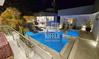 Imagem 3: Casa de Alto Padrão com 3 Suítes e Piscina Aquecida em São Francisco