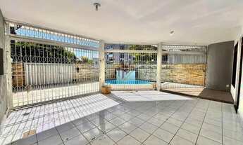 Imagem: Casa com Piscina, 3 Quartos, 3 Salas e Ótima