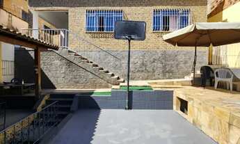 Imagem: Casa (3 quartos, 2 banheiros, piscina, churrasqueira)