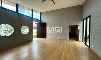 Imagem 2: Casa térrea no Portal do Sol Green, lotes da COroa, 4 suítes amplas, projeto diferenciado