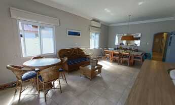 Imagem 2: Ótima casa em condomínio com 6 dormitórios e espaço gourmet, pertinho do mar, na praia do