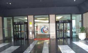 Imagem 6: Laje comercial de 775 m² com carpete e divisórias. 9 banheiros. Ar condicionado. 21 vagas