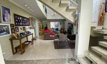 Imagem 4: Casa de condomínio para venda possui 243 metros quadrados com 3 quartos