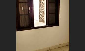 Imagem 2: Casa comercial para Locação Vila Tatetuba, São José dos Campos Parte superior suíte e hall