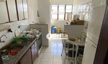 Imagem 3: Apartamento com 3 dormitórios à venda, 79 m² por R$ 210.000,00 - Marta Helena - Uberlândia