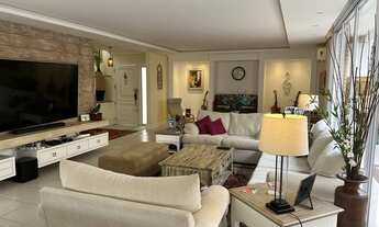 Imagem 6: Casa para venda tem 400 metros quadrados com 5 quartos.