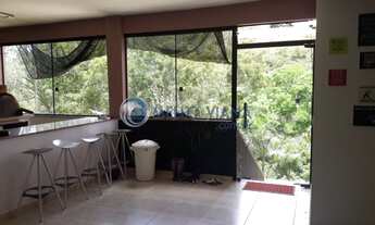 Imagem 6: Casa em condomínio fechado, com belo jardim na cidade de São Lourenço-MG