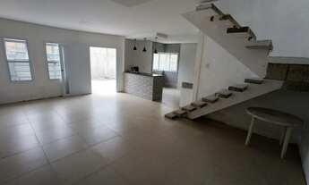 Imagem 2: Sobrado à venda possui 121 metros quadrados, com 3 quartos, sendo 1 suíte