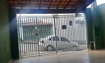 Imagem 2: Casa para aluguel tem 78 metros quadrados com 3 quartos, 1 suíte, 2 vagas cobertas