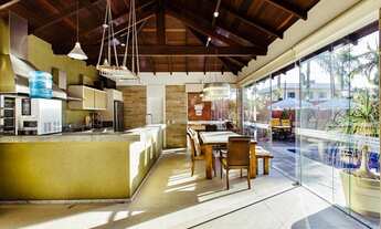 Imagem 2: Casa Alto Padrão com Piscina e Área de Churrasco em Balneário Camboriú para Temporada