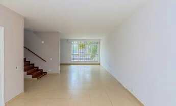 Imagem 5: Casa para venda possui 225 metros quadrados com 3 quartos em Vila Cordeiro - São Paulo - S