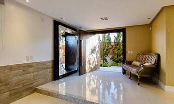 Imagem 5: Casa Alto Padrão com Piscina e Área de Churrasco em Balneário Camboriú para Temporada