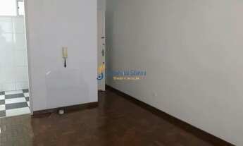 Imagem 3: Prédio conservado, medidor de gás individual , apartamento conservado de 2 quartos , bair
