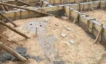 Imagem 3: Casa solta com suíte e garagem, em obra nova chama que sai negócio