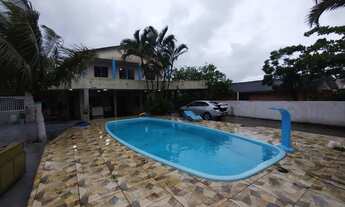 Imagem 6: Excelente residência com 04 quartos, piscina e ótima churrasqueira em praia de leste !!