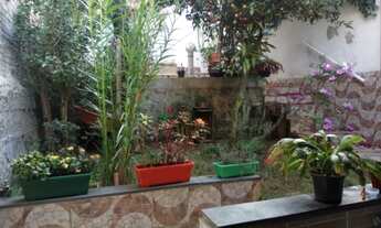 Imagem 6: Sobrado para venda tem 260 metros quadrados com 4 quartos