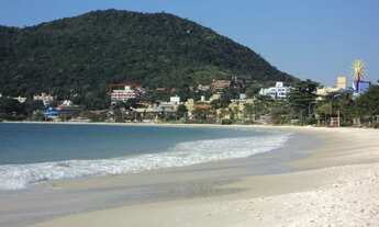 Imagem 3: Cobertura para venda possui 232 metros quadrados com 3 quartos em Centro - Bombinhas - SC