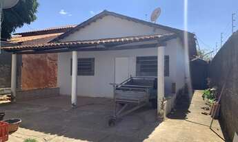 Imagem 4: 2 imóveis 1 Casa e uma distribuidora para venda contém ao todo 178 m ²a Casa com 2 quartos