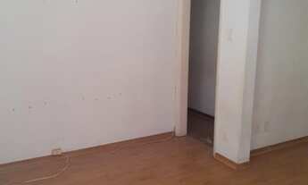 Imagem 4: Junto ao metrô do Flamengo e variado comércio