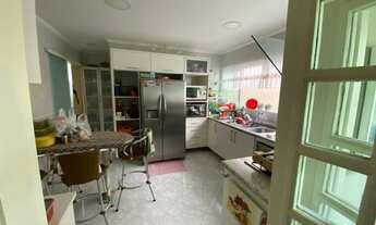 Imagem 7: Casa de condomínio para venda possui 243 metros quadrados com 3 quartos