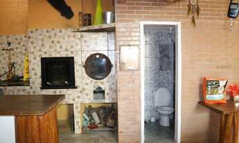 Imagem 2: Casa para venda possui 165 metros quadrados com 4 quartos em Cajuru - Curitiba - PR