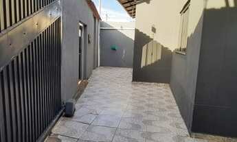 Imagem 1: Casa para venda tem 275 metros quadrados com 3 quartos em Centro - Formosa - GO