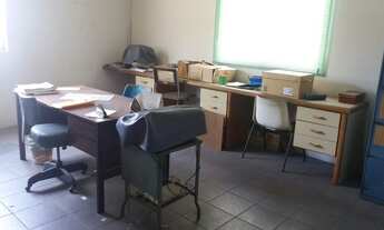 Imagem 7: Excelente casa na Av Recife, servindo para Loja/Depósito/Armazém, com 227 m2 útil, dois p