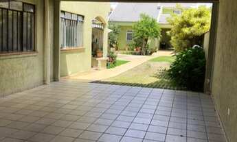 Imagem 5: Casa para venda possui 700 metros quadrados com 3 quartos em Hauer - Curitiba - PR