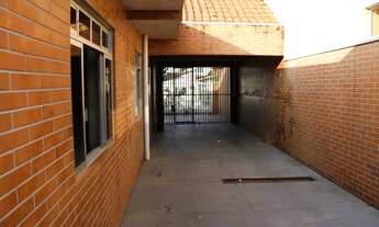 Imagem 4: Casa para venda possui 165 metros quadrados com 4 quartos em Cajuru - Curitiba - PR