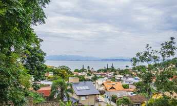 Imagem 5: Casa com 4 dormitórios, linda vista para o mar em Sambaqui - Florianópolis - SC