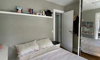 Imagem 5: Apartamento com planta original de 4/4 revertida para 3 suítes, 141m2, sala ampla com dois