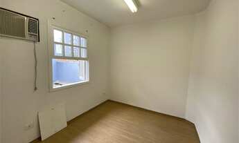 Imagem 6: Sobrado para aluguel e venda possui 380 metros quadrados com 10 quartos