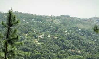 Imagem 3: Lote Bosque da Ribeira, área 2.300,00m2, com platô e declive , vista definitiva para as mo