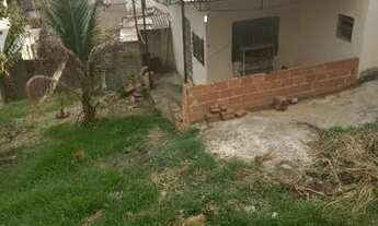 Imagem 3: Vendo terreno com uma casa precisando de reforma, quintal todo murado, garagem