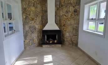 Imagem 5: Casa de condomínio para aluguel possui 680 metros quadrados com 6 quartos