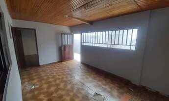 Imagem 2: Casa. Bairro Batistão de 2 quartos, e etc sem garagem. incluso água. São 2 casas juntas