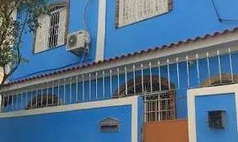 Imagem: Prédio de 2 andares em Padre Miguel para